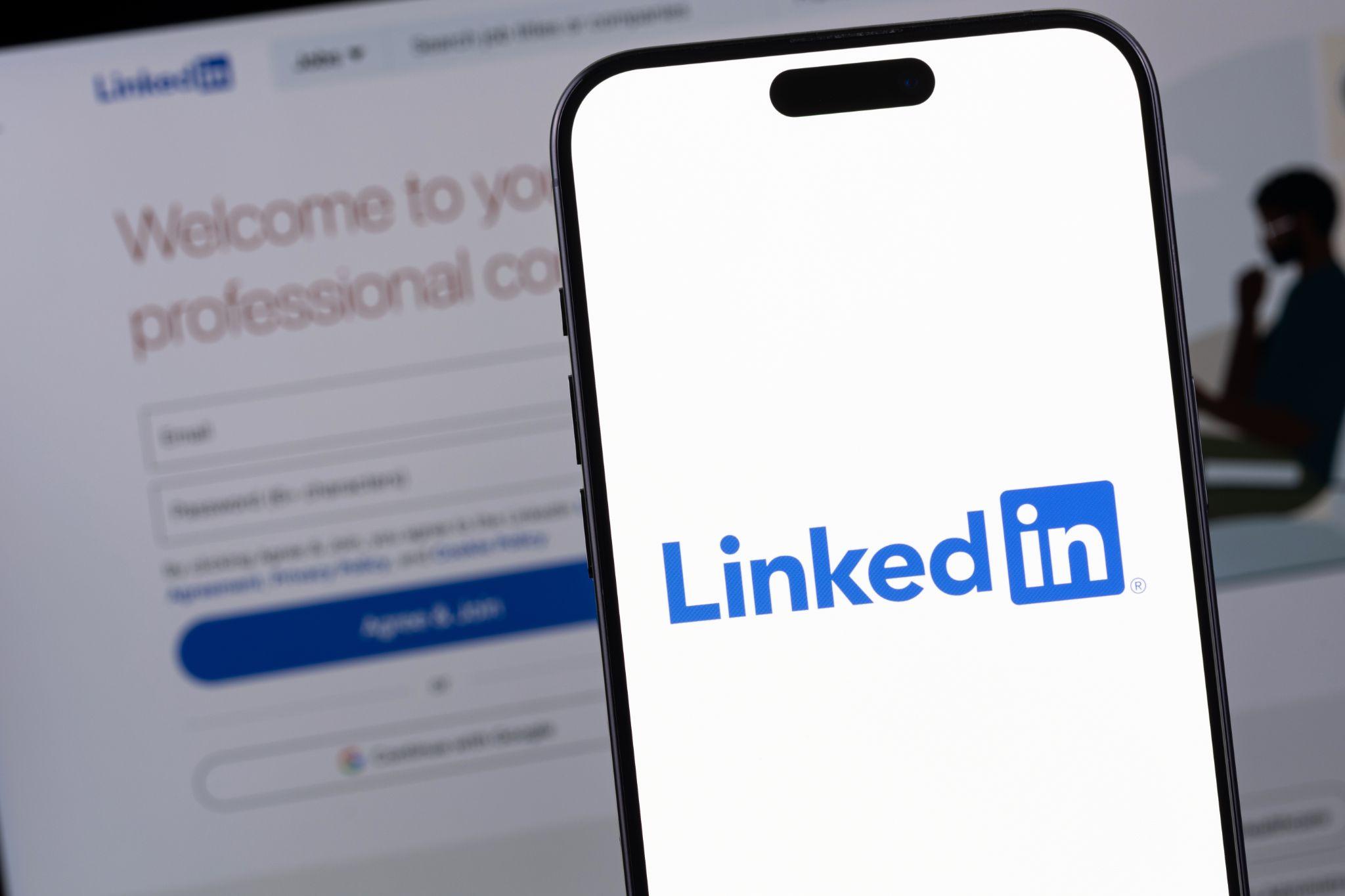 LinkedIn job search strategies: How can business operations personnel optimize their company profiles?